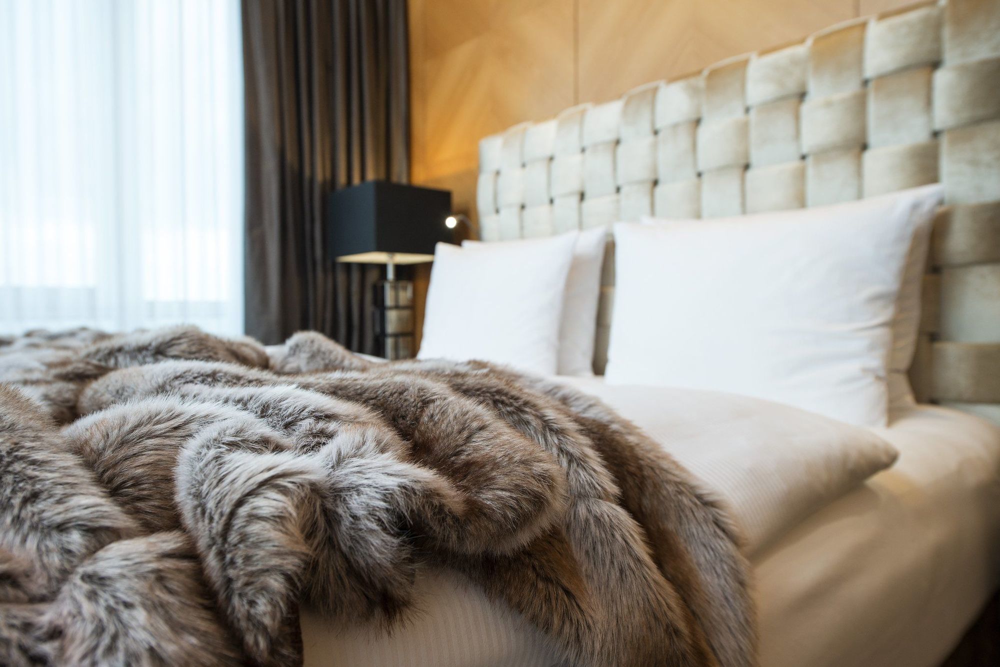 Hotel Palace Berlin Exterior photo Mink fur throw